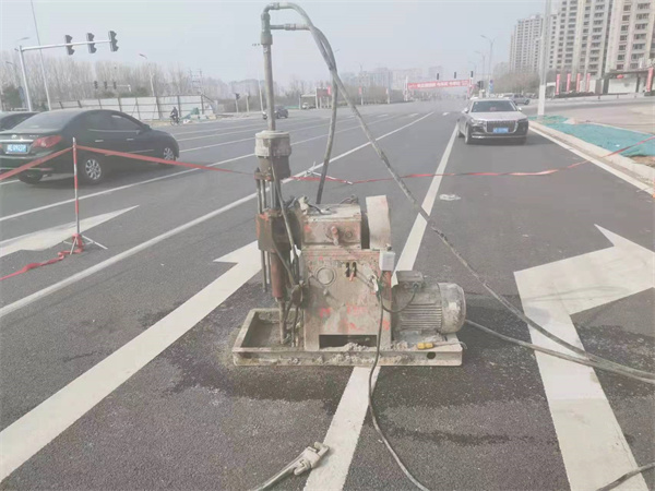 旬邑公路路面下沉沉降开裂注浆加固施工